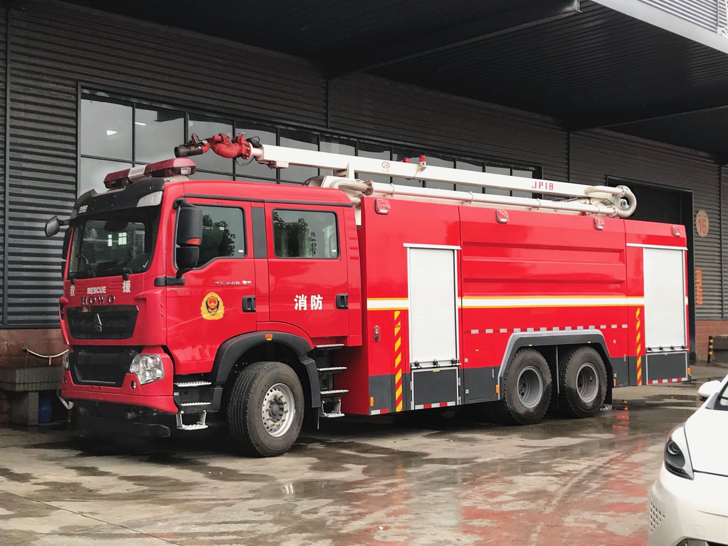 重汽18米舉高噴射消防車(chē)