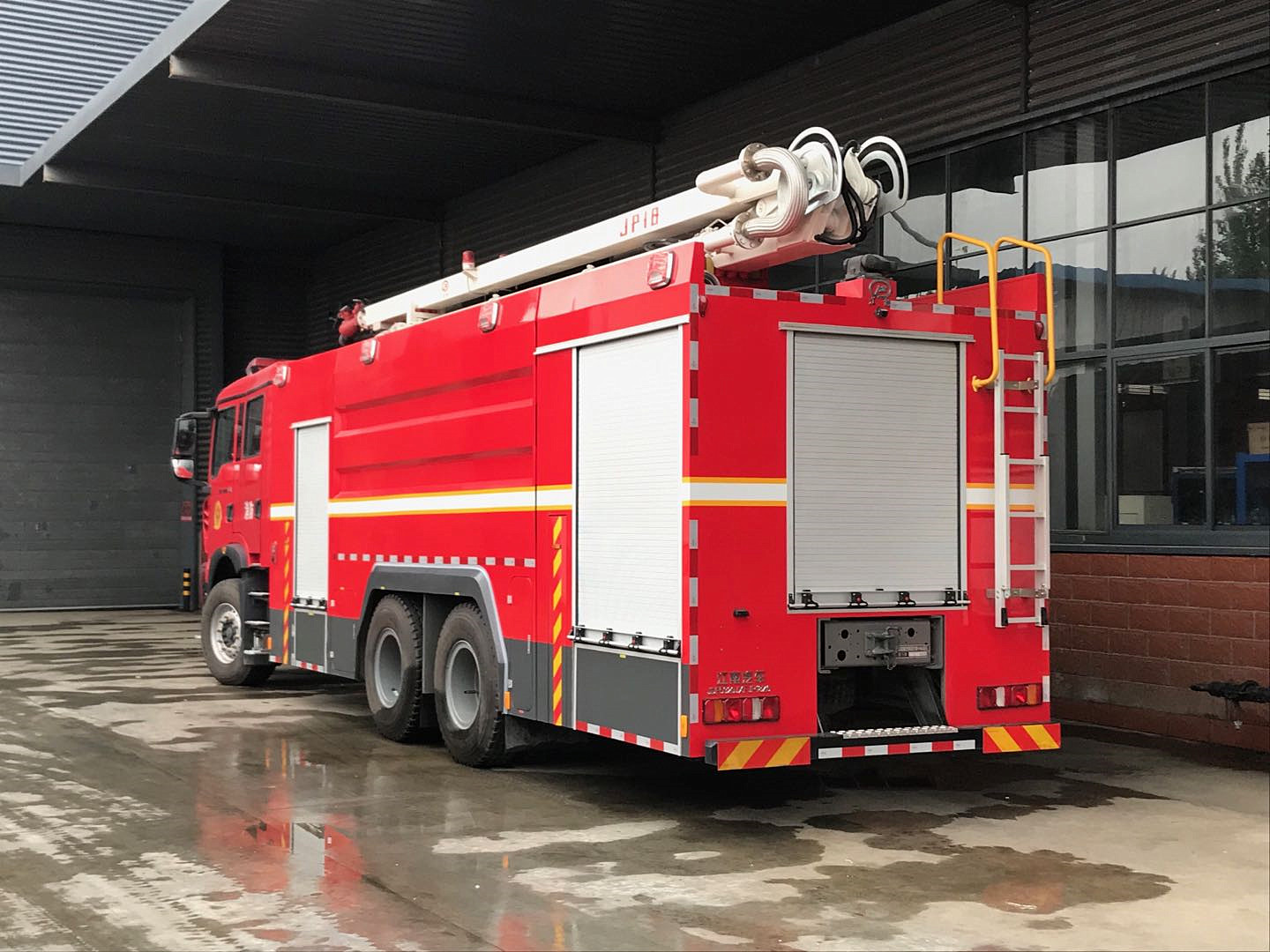 重汽18米舉高噴射消防車(chē)